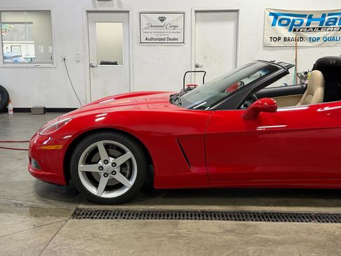 Used 2005 Chevrolet Corvette Coupe w/ 2LT w/ Preferred Equipment Group RWD image 15