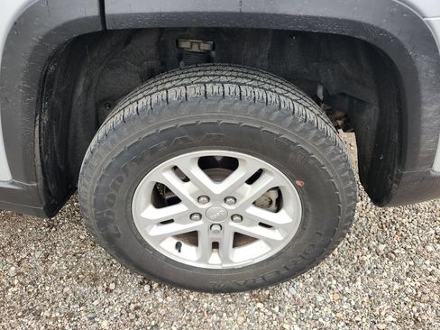 Used 2024 Jeep Grand Cherokee Laredo AWD/4WD image 25