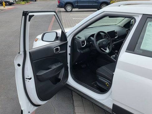 New 2025 Hyundai Venue SEL image 37