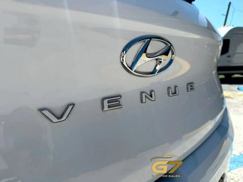 Used 2023 Hyundai Venue Limited FWD image 12