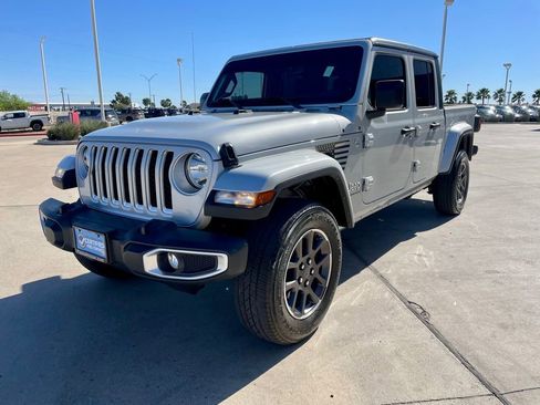 Used 2023 Jeep Gladiator Overland image 4
