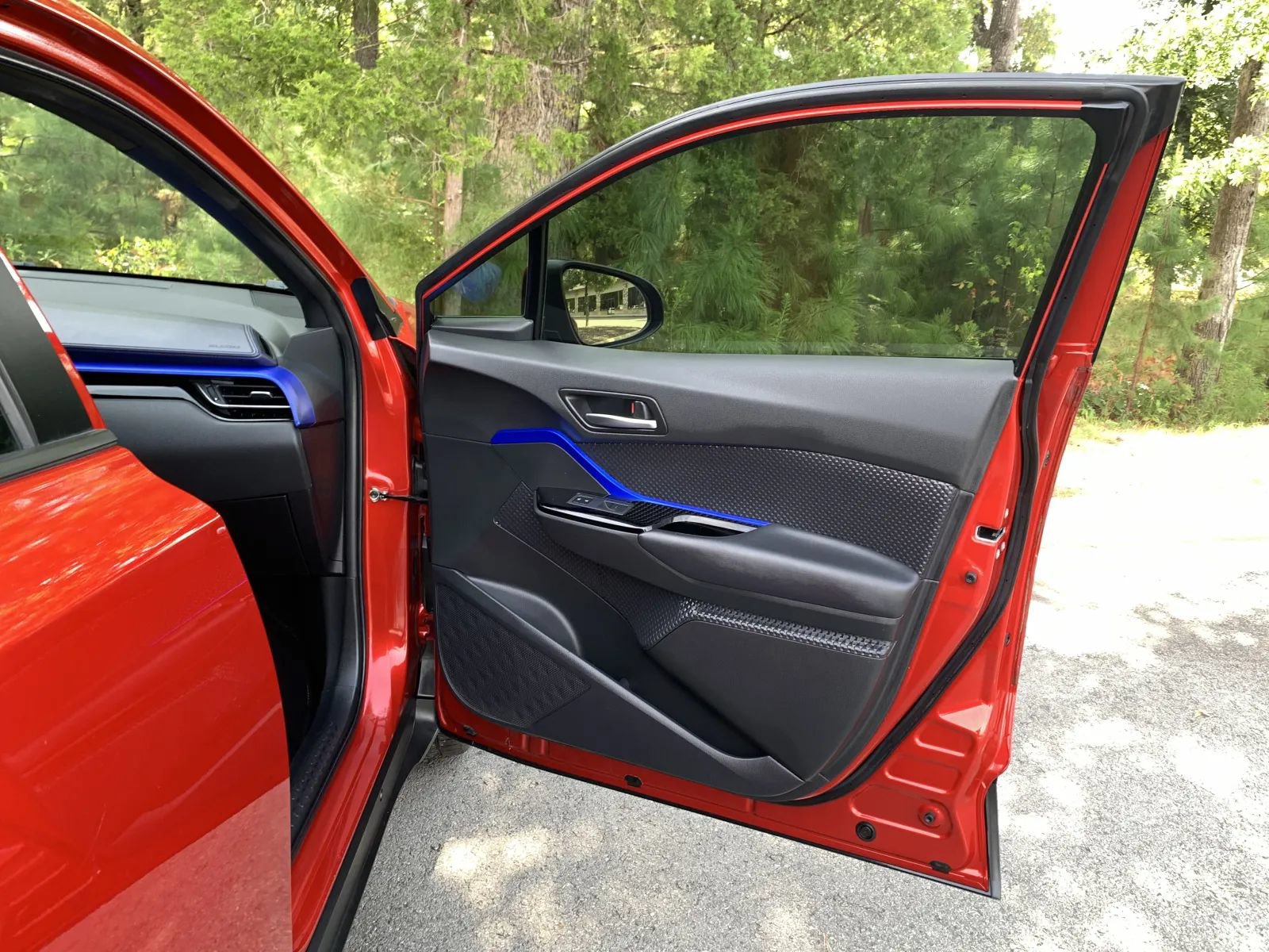Used 2020 Toyota C-HR XLE FWD image 27