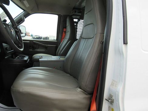 Used 2017 Chevrolet Express 2500 RWD image 26
