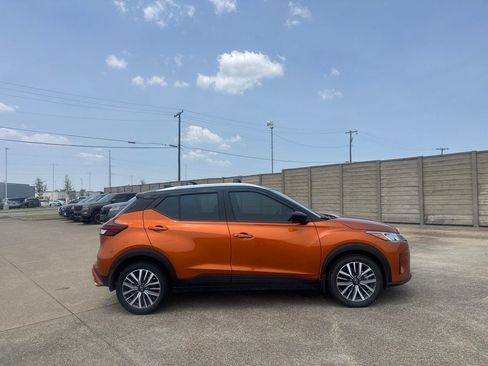 Used 2024 Nissan Kicks SV w/ Exterior Package FWD image 22