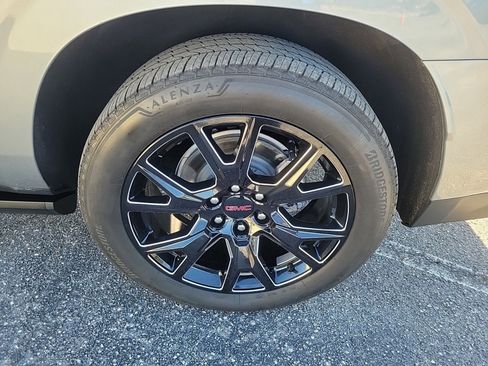 Used 2023 GMC Yukon XL Denali w/ Denali Reserve Package image 8