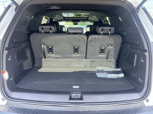 New 2026 Chevrolet Traverse LT w/ Sun and Wheel Package AWD/4WD image 11