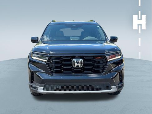Used 2024 Honda Pilot TrailSport image 3