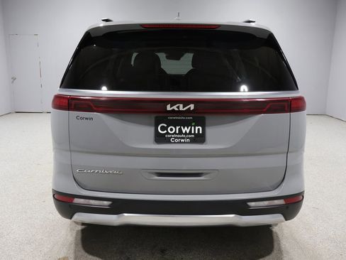 Used 2022 Kia Carnival SX Prestige FWD image 3
