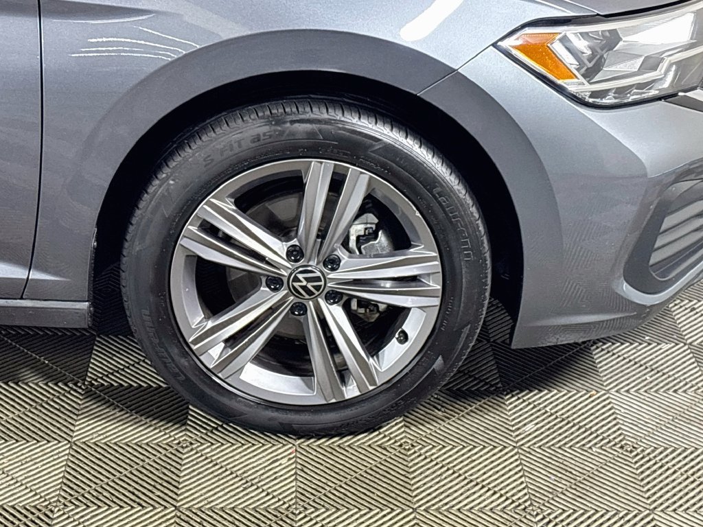 Used 2024 Volkswagen Jetta SE w/ Panoramic Sunroof Package FWD image 24