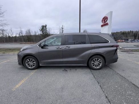 Used 2021 Toyota Sienna XLE image 6