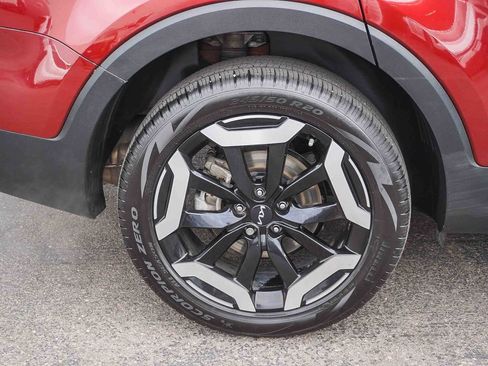 Certified 2023 Kia Telluride EX w/ EX Captain's Chair Package FWD image 9