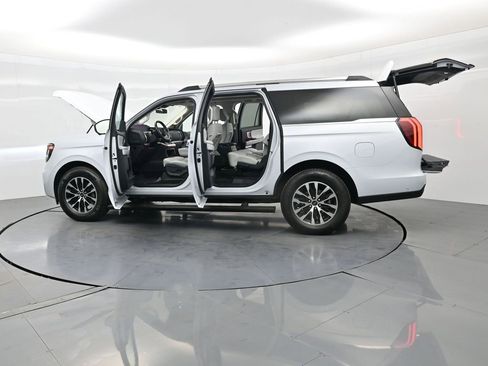 Used 2025 Ford Expedition Max Platinum image 44