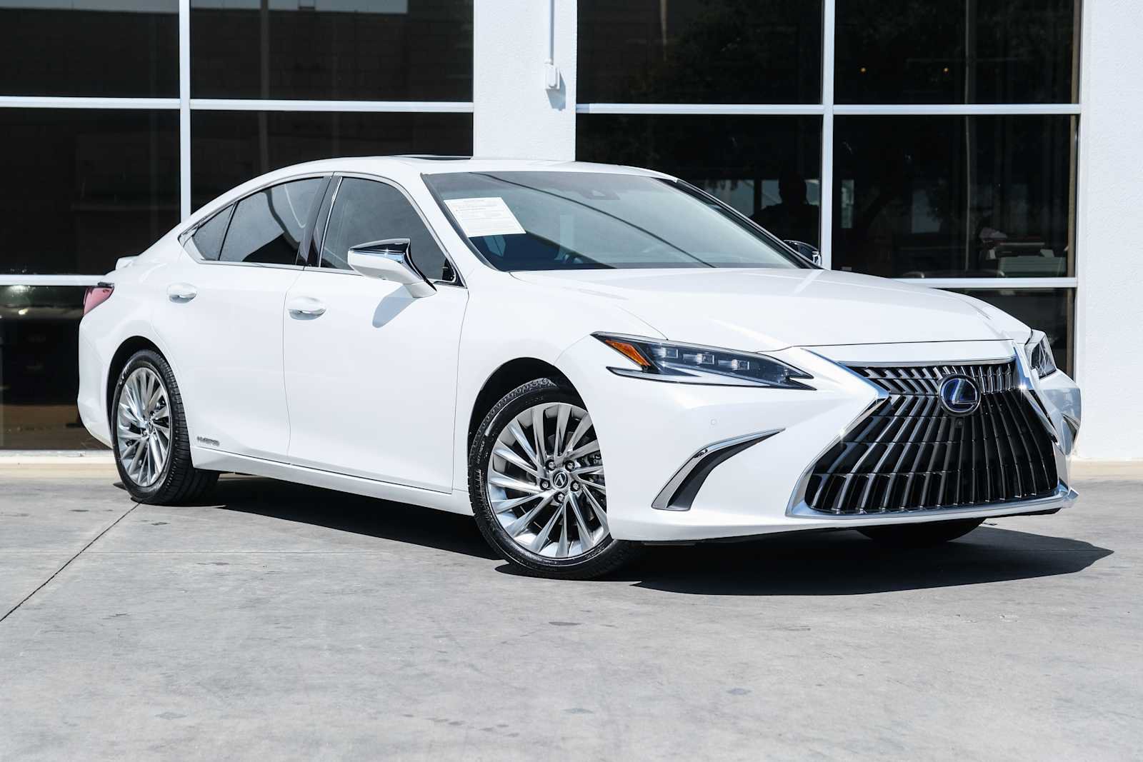 Used 2022 Lexus ES 300h Ultra Luxury w/ Accessory Package 2 FWD image 6