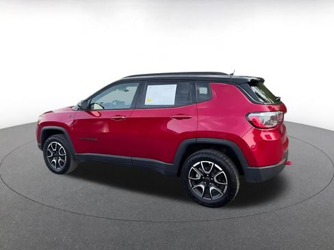 Used 2025 Jeep Compass Trailhawk AWD/4WD image 9