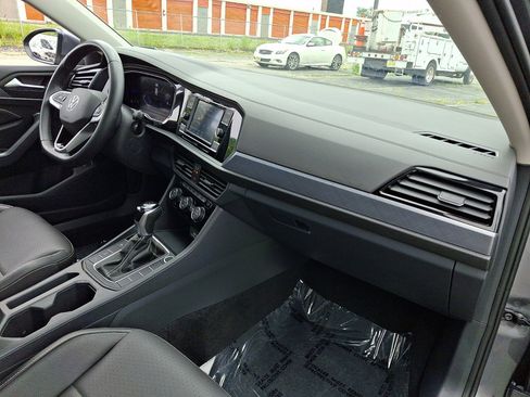 Used 2024 Volkswagen Jetta SE FWD image 11