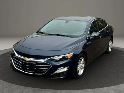 Used 2022 Chevrolet Malibu LT FWD image 2