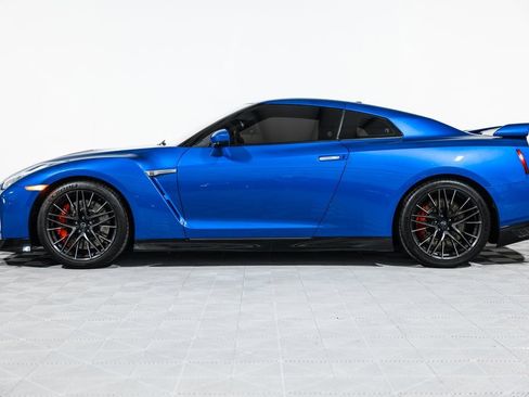 Used 2021 Nissan GT-R Premium image 12