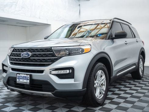 Used 2020 Ford Explorer XLT w/ Equipment Group 202A AWD/4WD image 3