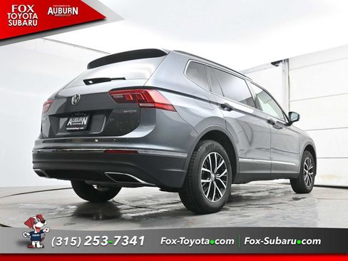 Used 2021 Volkswagen Tiguan SE w/ Panoramic Sunroof Package image 16