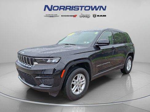 Certified 2023 Jeep Grand Cherokee Laredo AWD/4WD image 3