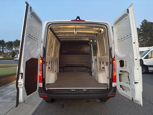 Used 2023 Mercedes-Benz Sprinter 144 Cargo image 15