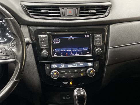 Used 2019 Nissan Rogue SV image 31