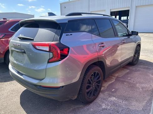 Used 2024 GMC Terrain SLE w/ Driver Convenience Package FWD image 3