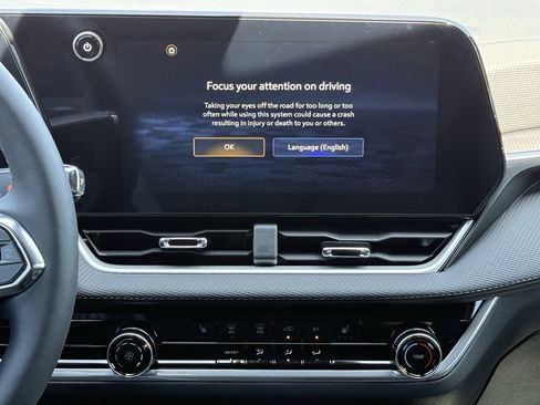 New 2026 Chevrolet Equinox LT w/ Safety and Technology Package FWD image 15