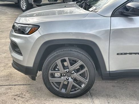 Used 2026 Jeep Compass Latitude AWD/4WD image 32