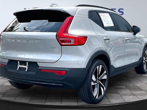 Used 2023 Volvo XC40 B4 Ultimate w/ Protection Package Premier FWD image 6