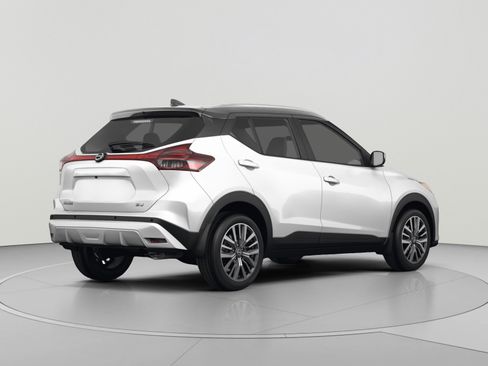 Used 2023 Nissan Kicks SR w/ SR Premium Package FWD image 3