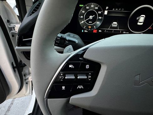 New 2025 Kia Niro Wave w/ Wave Preserve Package image 27