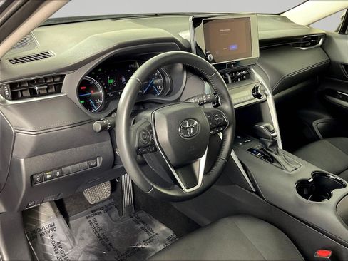 Used 2023 Toyota Venza LE AWD/4WD image 17