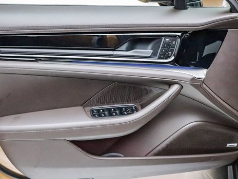 Used 2025 Porsche Panamera image 25