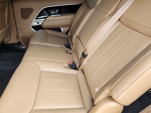 Used 2023 Land Rover Range Rover Long Wheelbase SE image 12