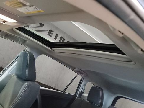 Used 2018 Toyota RAV4 XLE AWD/4WD image 3