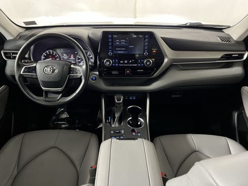 Used 2022 Toyota Highlander XLE AWD/4WD image 22