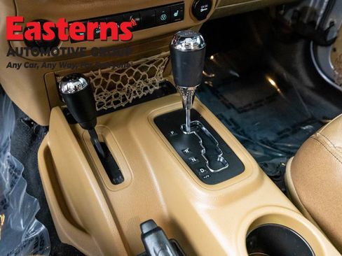 Used 2017 Jeep Wrangler Unlimited Sahara w/ Max Tow Package AWD/4WD image 13
