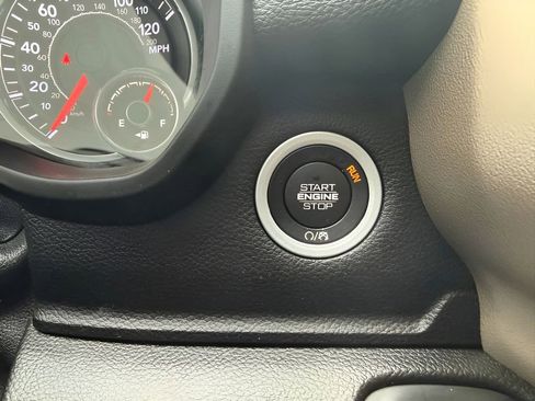 Used 2019 RAM 1500 Laramie AWD/4WD image 24