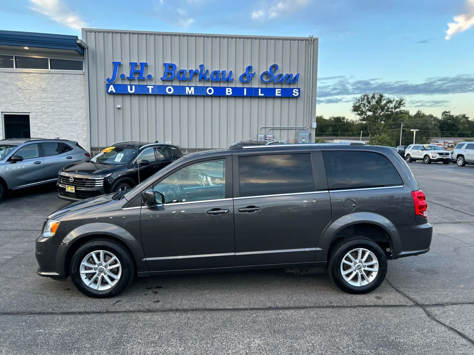 Used 2018 Dodge Grand Caravan SXT FWD image 4