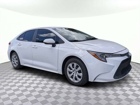 Used 2020 Toyota Corolla LE FWD image 2