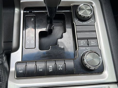 Used 2018 Toyota Land Cruiser AWD/4WD image 28