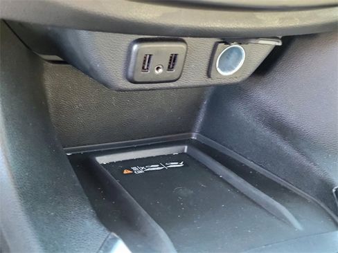 Used 2023 Chevrolet Traverse LT image 28