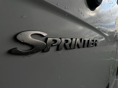 Used 2008 Dodge Sprinter 3500 w/ Window Group Iv Fixed Glass image 9