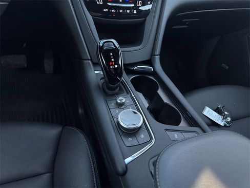 Used 2025 Cadillac XT6 Luxury image 15