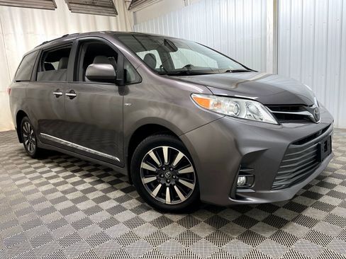 Used 2019 Toyota Sienna XLE image 49