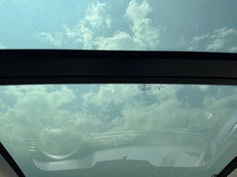 Used 2019 Volkswagen Tiguan SE w/ Panoramic Sunroof Package AWD/4WD image 17