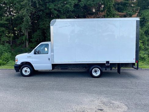 Certified 2021 Ford E-450 and Econoline 450 Super Duty w/ Power Windows & Locks Group image 4