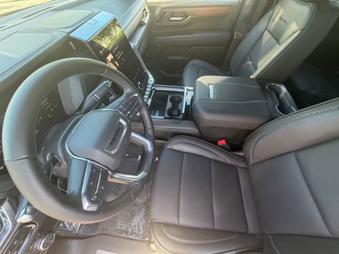 Used 2025 GMC Yukon XL Denali AWD/4WD image 16