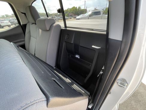 Used 2022 Toyota Tacoma SR AWD/4WD image 34